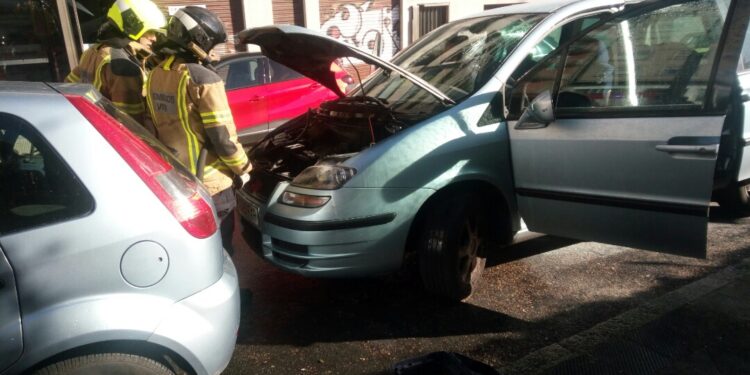 Los bomberos de Vigo intervienen en dos incendios en vehículos en el mismo día
