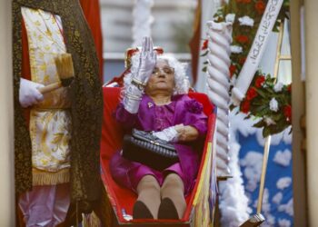 De Beade a Buckingham, de la Asociación de Veciños de Beade, gana el concurso de comparsas