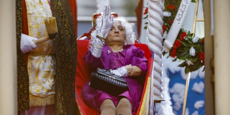 De Beade a Buckingham, de la Asociación de Veciños de Beade, gana el concurso de comparsas