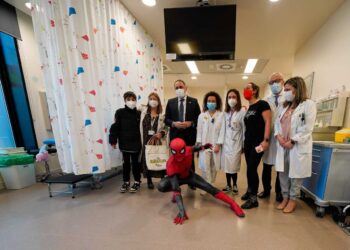El Álvaro Cunqueiro conmemora el Día del Cáncer Infantil con actividades de animación para los niños