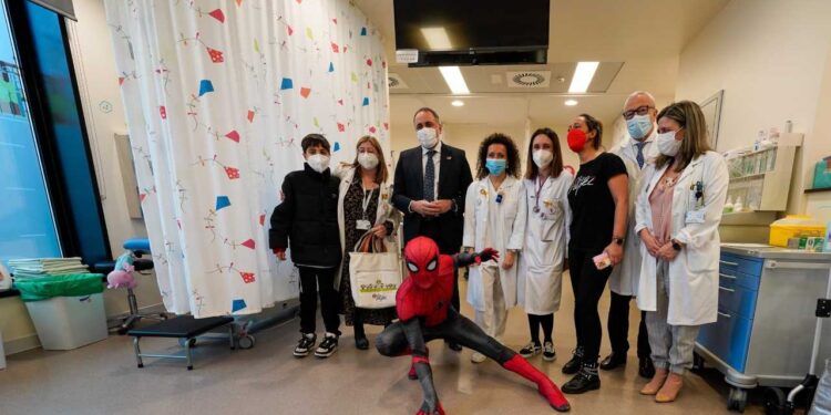 El Álvaro Cunqueiro conmemora el Día del Cáncer Infantil con actividades de animación para los niños