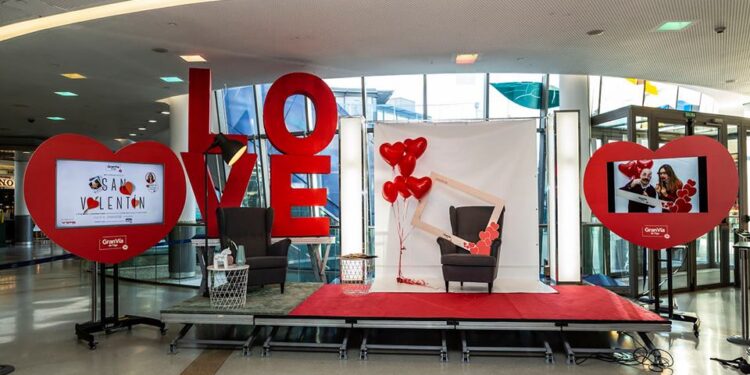 El Gran Vía de Vigo celebra San Valentín con caricaturas gratis y sorteo de 30 entradas dobles para el cine