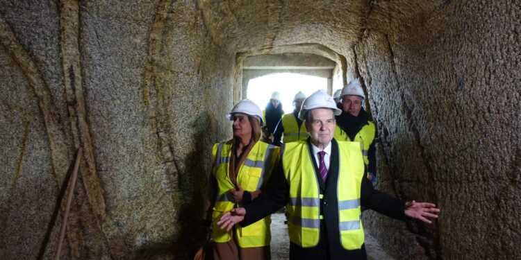 La preparación del túnel de O Castro avanza para que se pueda visitar este verano