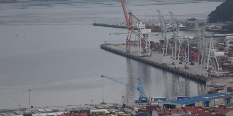 Anuncian movilizaciones en la estiba y consignatarias, que pueden paralizar el puerto de Vigo