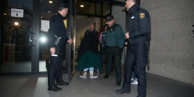 El detenido por el crimen de Baiona reconoce que mató a su exmujer, a la que atacó con un cuchillo y un hacha