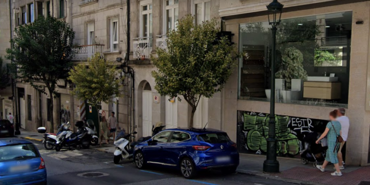 Detenido en Vigo un joven por tratar de agredir a un policía tras tirar varias motos y amenazar a peatones