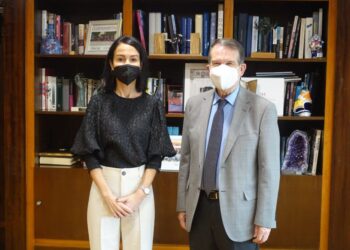 Caballero cree que la salida de Pardo de Vera no afectará a los proyectos de Vigo pero estará “vigilante”