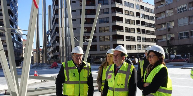 La “autónoma” plaza Fernández del Riego cumple un año de obras con vistas a estrenarse “en abril”