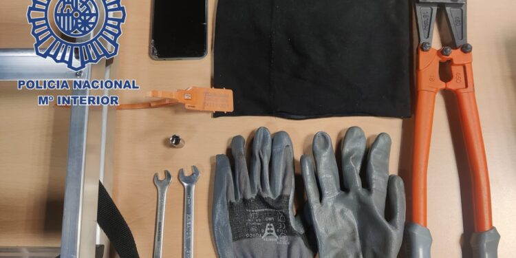 Dos detenidos por intentar robar cocaína dentro de un contenedor en el puerto de Vigo