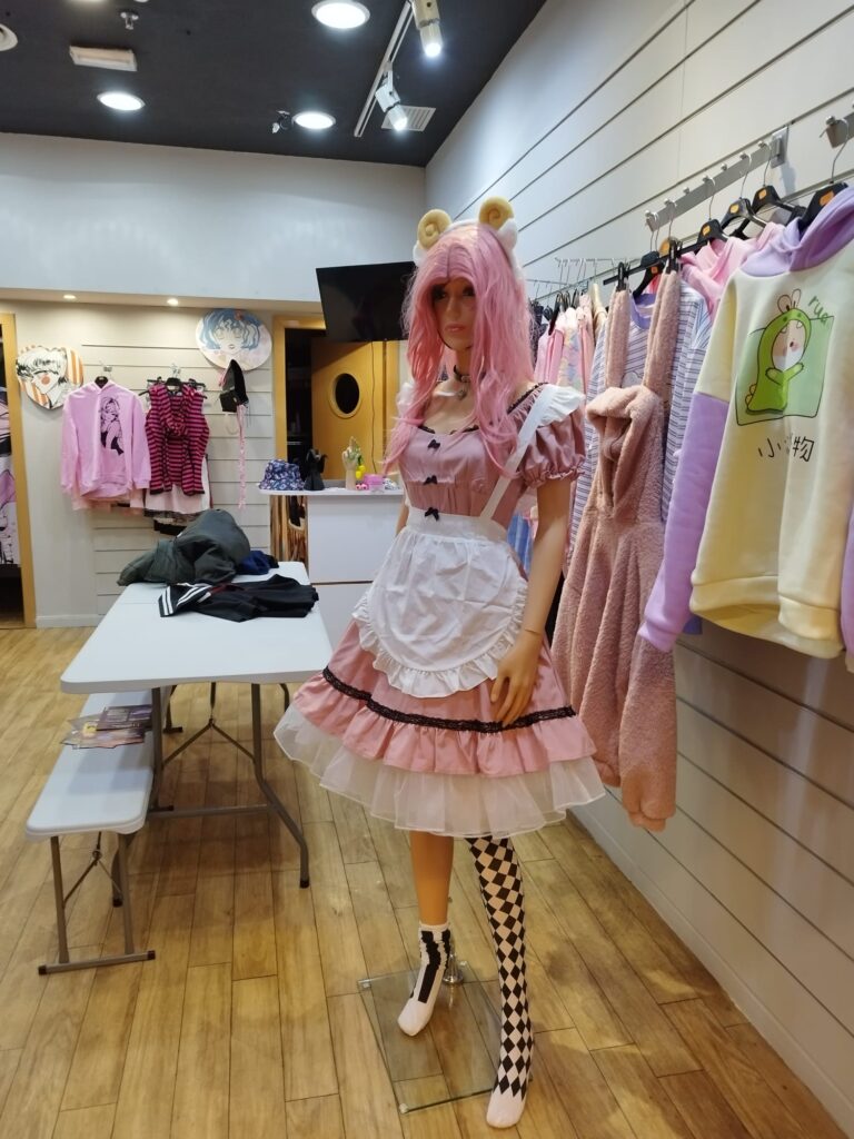 Abre en Vigo una tienda de moda japonesa kawaii organiza 'Maid café' eventos: “No son disfraces” - VigoÉ