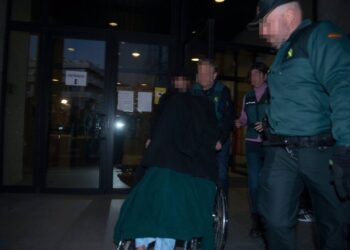 La jueza prorroga 72 horas la detención del presunto autor del crimen de Baiona y decreta su traslado a un hospital