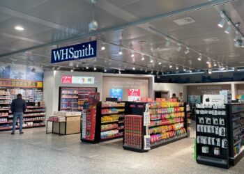 El aeropuerto de Vigo estrena una nueva tienda de la mano de WHSmith