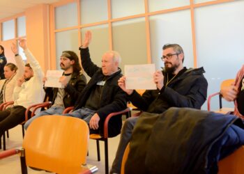 Enfrentamiento entre Abel Caballero y una plataforma vecinal en el pleno municipal de Vigo