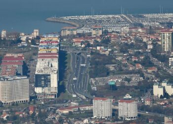 Herida una menor en Vigo tras ser atropellada por un vehículo que salía de un garaje