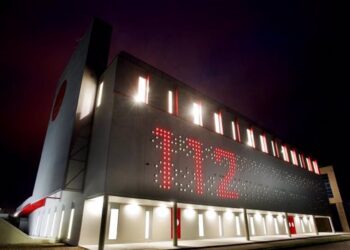 Excarcelan a un conductor tras volcar con su vehículo en la A-52 a su paso por Ponteareas