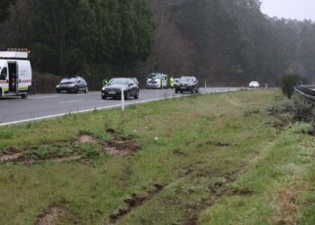 Autovía Rías Baixas A52 accidente turismo salta mediana