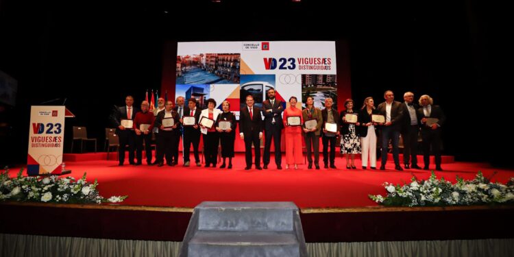 Vigo honra aos seus cidadáns distinguidos e lembra aos seus ausentes