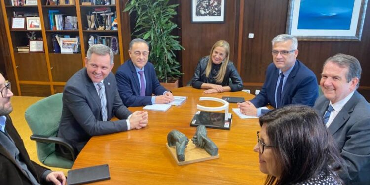 Ethel Vázquez: «Sorprende que el secretario de Estado venga a Vigo y solo hable con el alcalde»