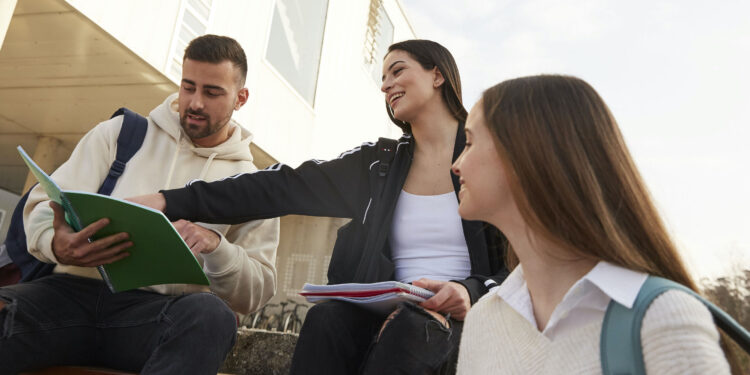 A UVigo estrea bolsas de desprazamento para alumnado que realiza prácticas curriculares