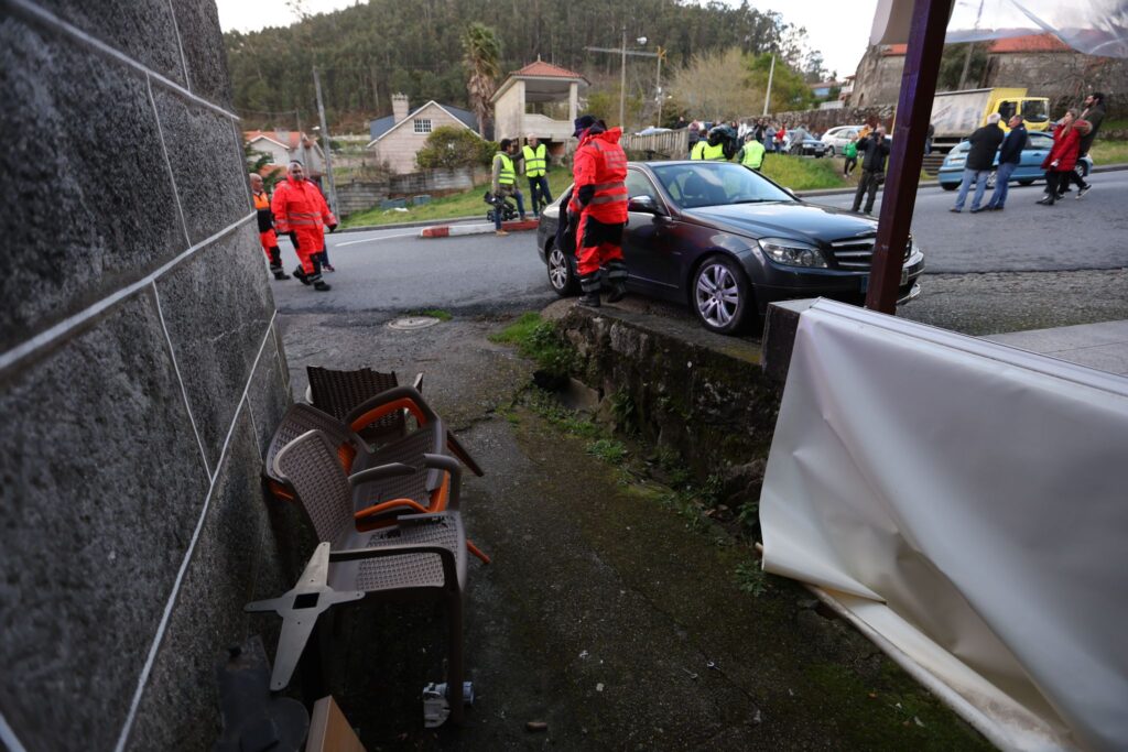 Atropelladas cuatro personas que estaban sentadas en una terraza en Vilaboa
