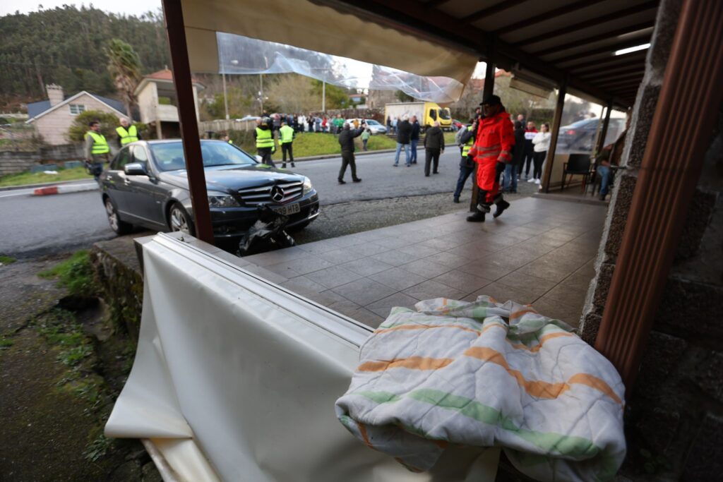 Atropelladas cuatro personas que estaban sentadas en una terraza en Vilaboa