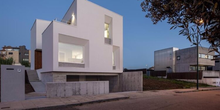 El nuevo Centro de FP de Ourense y viviendas de Vigo y Santiago, entre los premiados por el Colexio de Arquitectos