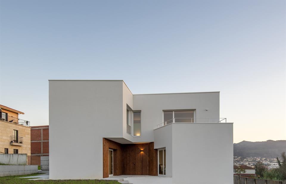  Casa Tomada, construida en Navia por el estudio Castroferro