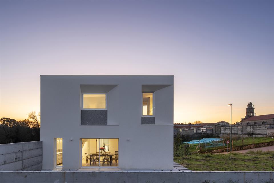  Casa Tomada, construida en Navia por el estudio Castroferro