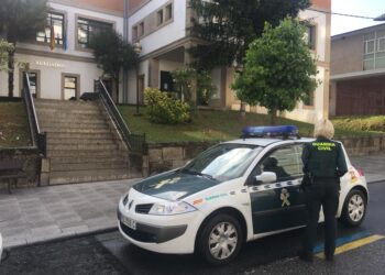 Detenidos dos hombres en Ponteareas tras apuñalar a otro varón a la salida de una discoteca