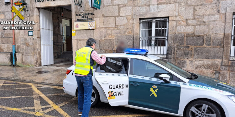 La Guardia Civil destapa una estafa tras la traición de un miembro de una banda en Vigo y O Rosal