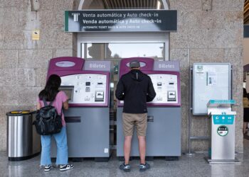 La Xunta remite a Renfe las quejas por la reducción de servicios este lunes en Galicia al ser festivo en Madrid