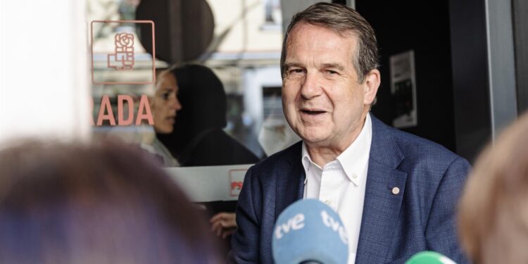 Abel Caballero destaca el "buen momento" en la política municipal en el PSOE: "El 28M va a haber muy buen resultado"