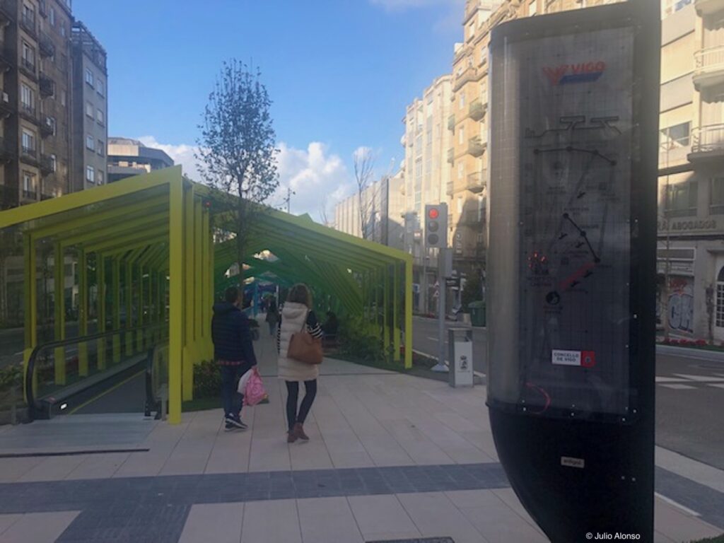 Concello de Vigo por la iniciativa de las rampas rodantes de la Gran Vía, además de la desaparición de otras barreras arquitectónicas que se han salvado con ascensores y escaleras mecánicas
