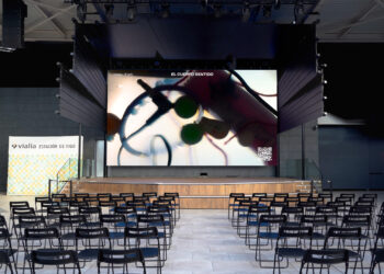 Vialia Vigo acoge la exposición universitaria de arte digital ‘El cuerpo sentido’