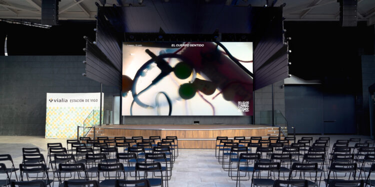 Vialia Vigo acoge la exposición universitaria de arte digital ‘El cuerpo sentido’