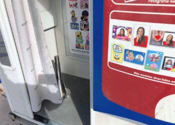 cabina de fotomatón de la Praza de América, de Vigo