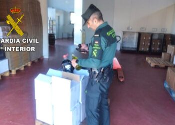 La Guardia Civil interviene 457 botellas de licor sin fiscalizar en Moaña, O Porriño, Lalín y Dozón