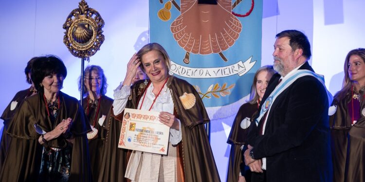 nomeamento en Madrid da presidenta da Deputación, Carmela Silva, de confrade da Enxebre Orde da Vieira