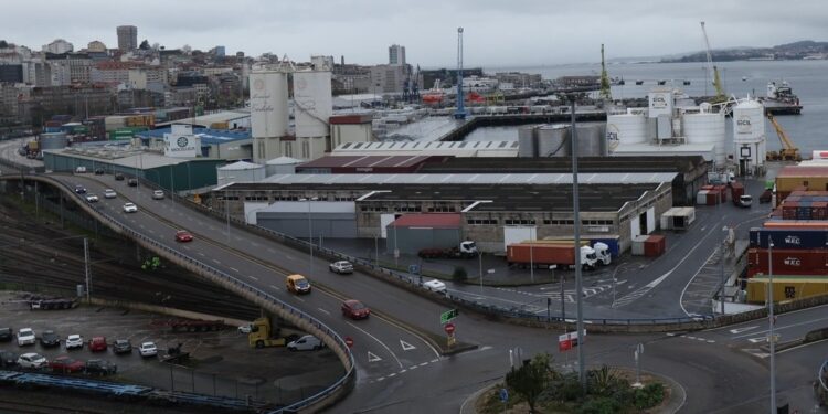 El TSXG confirma la sentencia que autoriza la instalación de dos silos en el muelle del Arenal