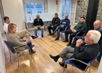 Tapias se compromete a extender la gratuidad del bus urbano y aumentar las ayudas del “Bono Taxi”
