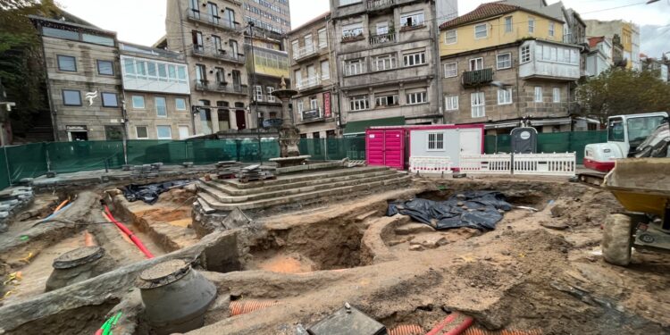 Vigo descubre los restos mejor conservados de su muralla histórica: el baluarte de A Falperra resiste