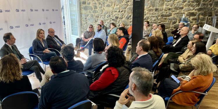 Tapias propone un complemento municipal para Erasmus y extender el programa ‘Vigo en inglés’ a bachillerato