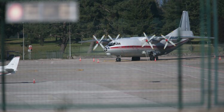 Los aeropuertos de Vigo y Santiago ganan viajeros respecto a febrero de 2019 y A Coruña queda por debajo