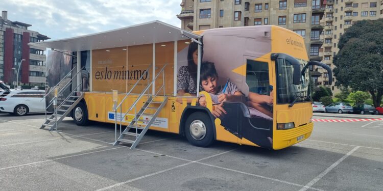 Llega a Vigo el bus informativo del Ingreso Mínimo Vital