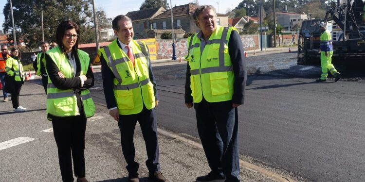 Los accesos de la AP-9 en Vigo recuperarán la normalidad el 27 de marzo, tras izarse dos piezas más del Halo