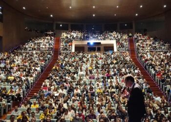 Vigo está “volcado” en pagar las becas de 205 euros “lo antes posible” pero el departamento está “saturado”