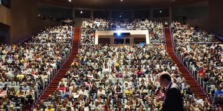 Vigo está “volcado” en pagar las becas de 205 euros “lo antes posible” pero el departamento está “saturado”