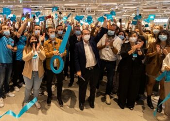 Piden a Caballero que transforme su “Viva Primark” en apoyo a la plantilla, que inicia una huelga
