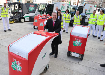 Vigo incorpora nueva maquinaria eléctrica para limpiar las calles de la ciudad