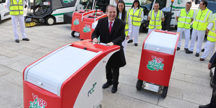 Vigo incorpora nueva maquinaria eléctrica para limpiar las calles de la ciudad